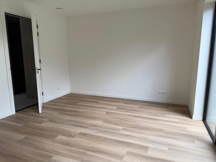 Photo 10 of Hangerad 25-A