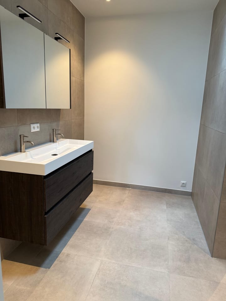 Photo 13 of Hangerad 25-A