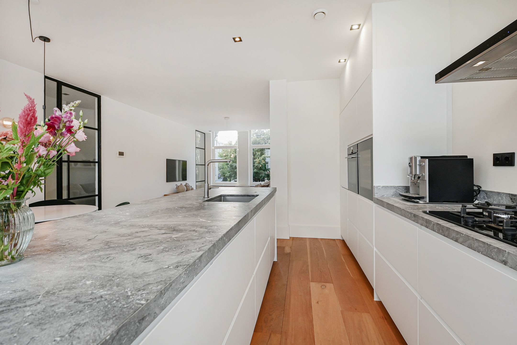 Photo 9 of Hemsterhuisstraat 53