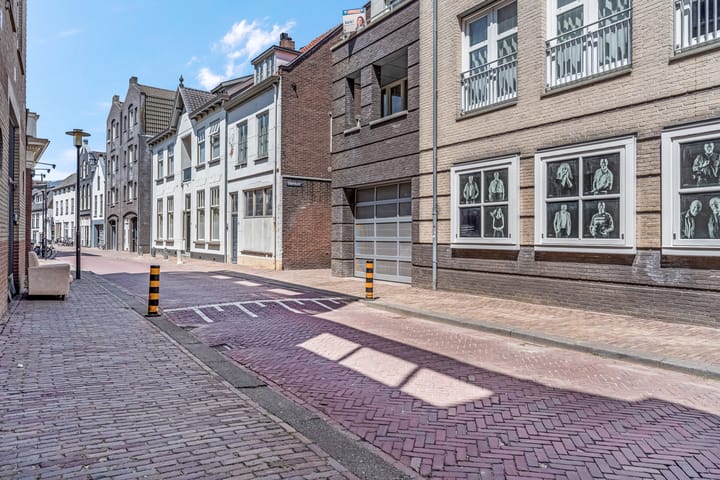 Foto 28 van Damstraat 46