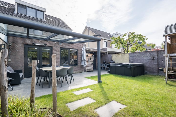 Foto 43 van Korbeel 30