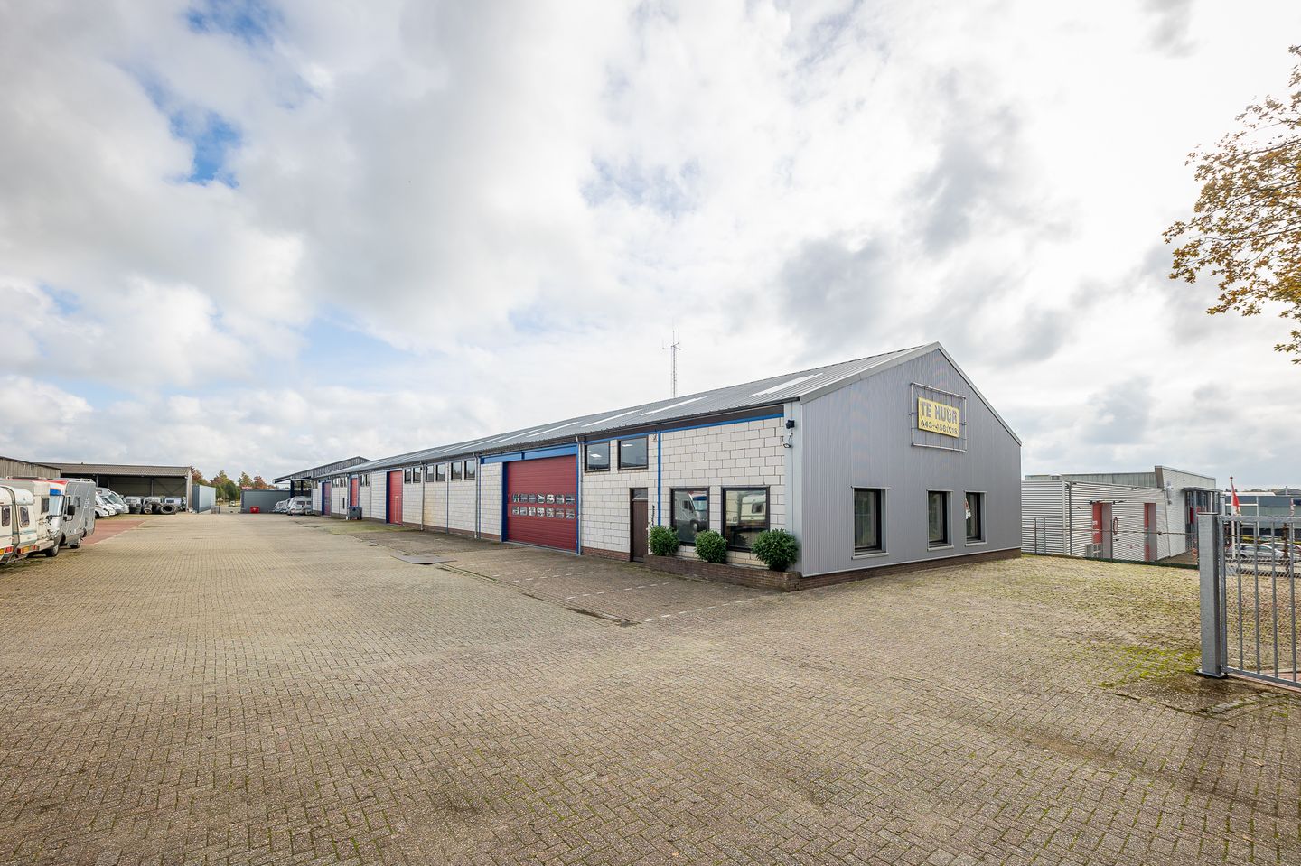 View photo 2 of Holstraat 33
