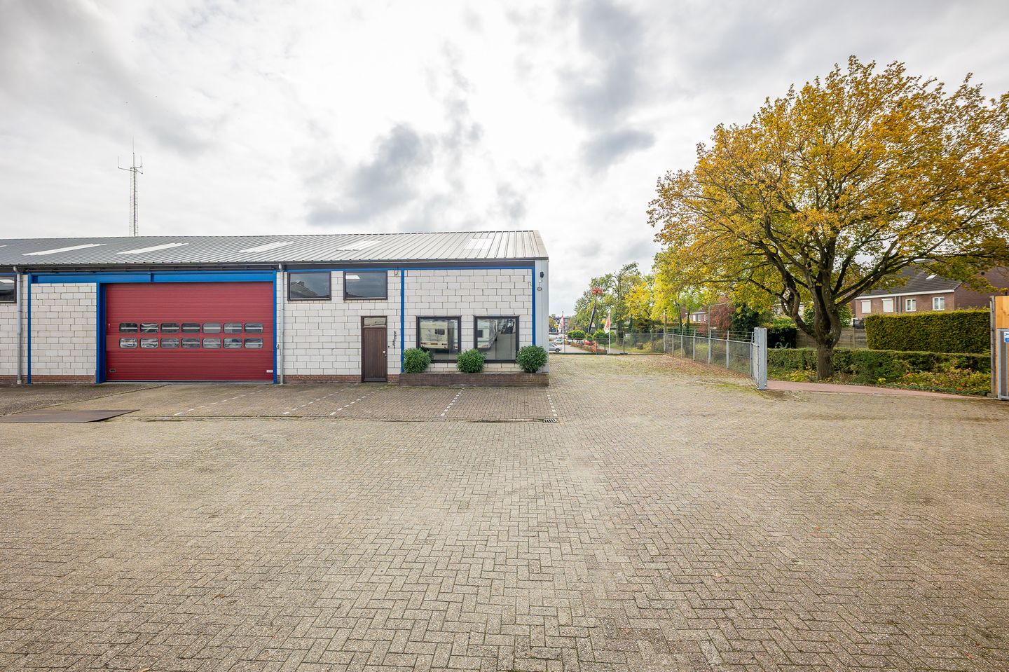 View photo 3 of Holstraat 33