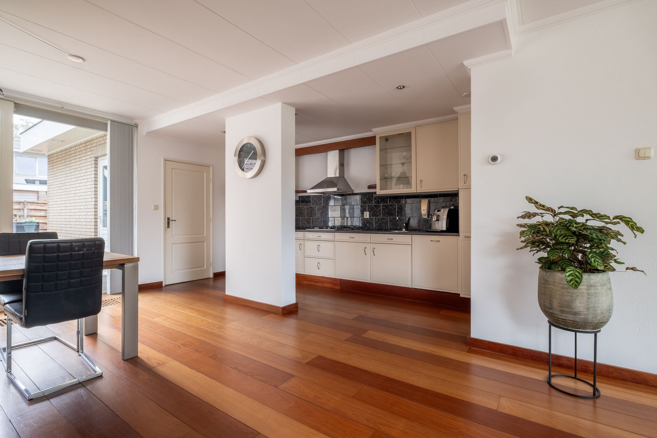 Foto 3 van Hazzeleger 1