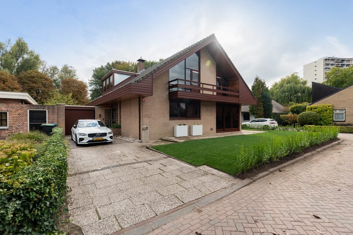 Photo 1 of Roerdomp 8