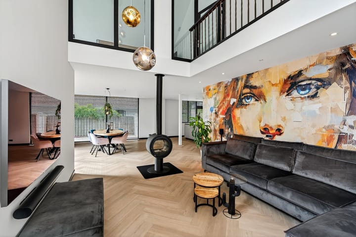 Photo 2 of Roerdomp 8