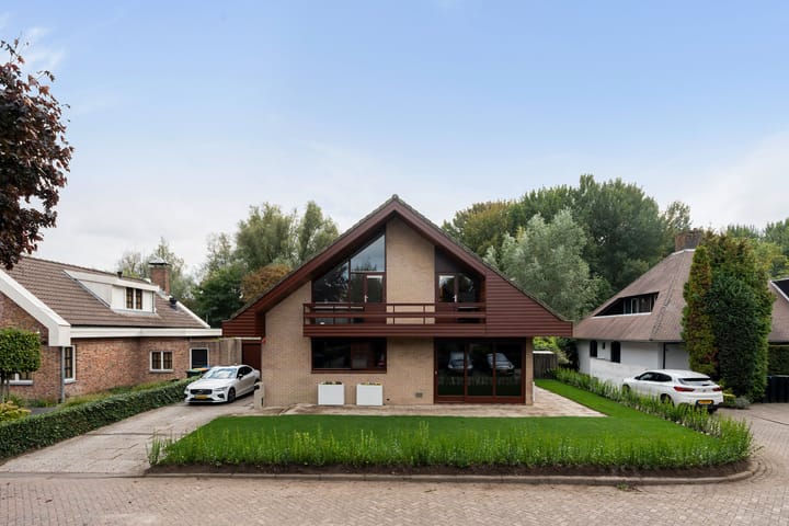 Photo 6 of Roerdomp 8