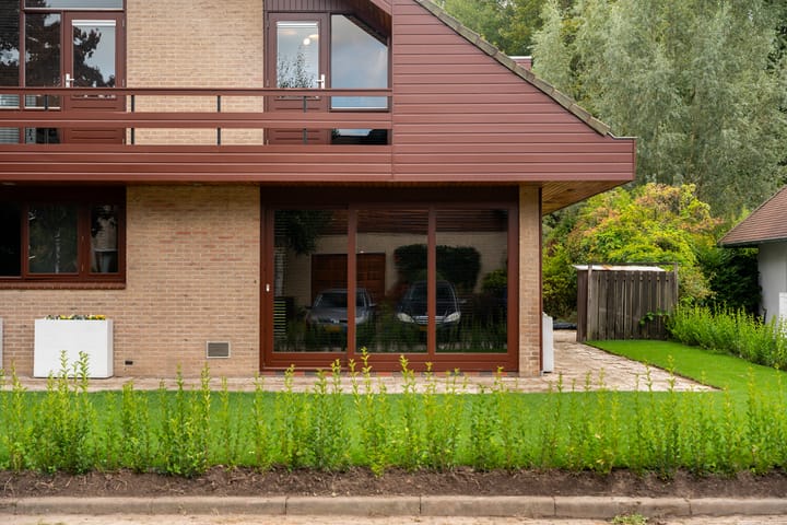 Photo 7 of Roerdomp 8