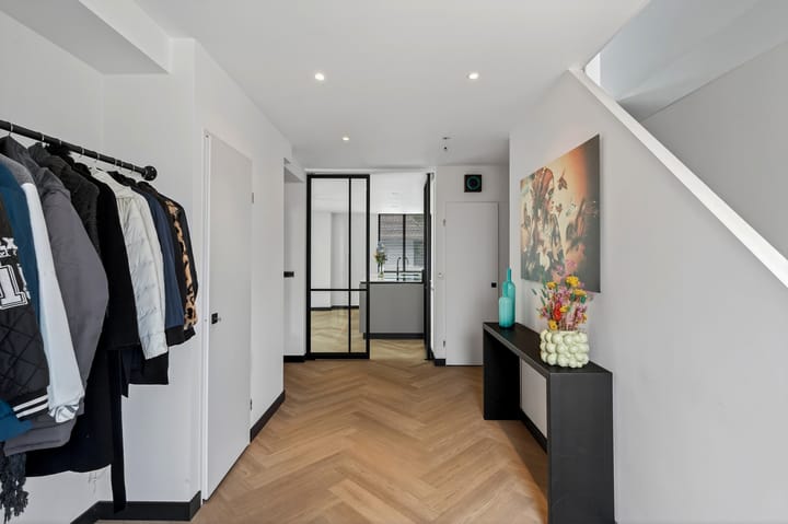 Photo 9 of Roerdomp 8