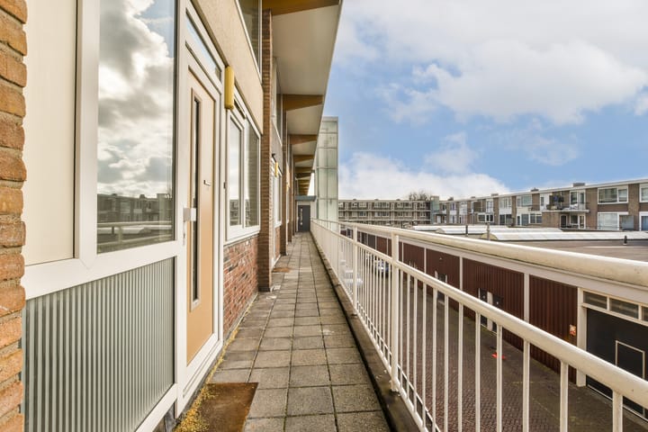 Foto 4 van Van Oldenbarneveltplein 104