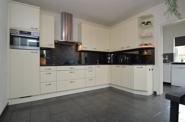 Photo 4 of Reusel 21