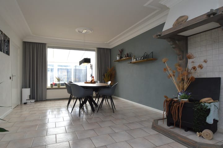 Photo 5 of Reusel 21