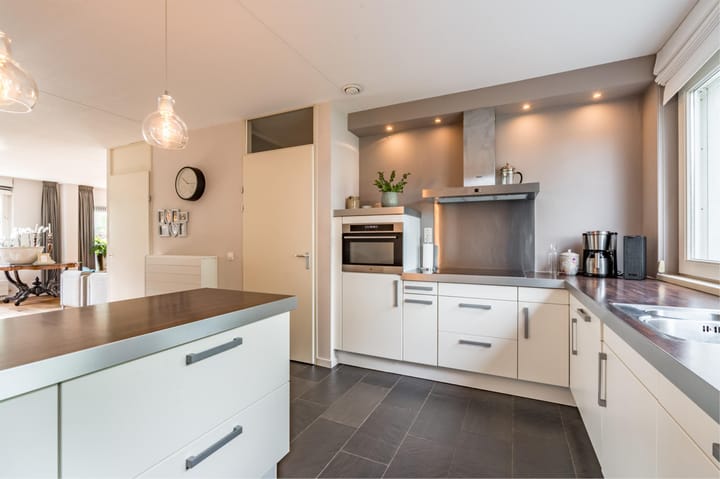 Photo 13 of Laan van Avant-Garde 132