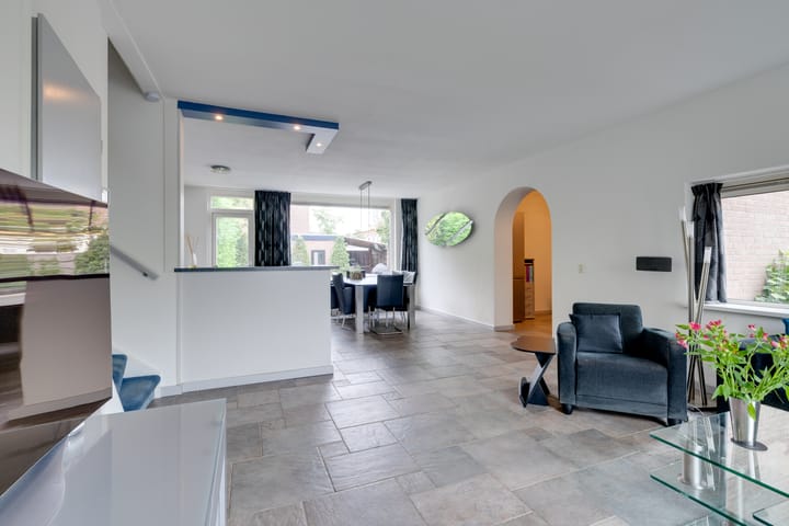 Photo 9 of Zeisstraat 14