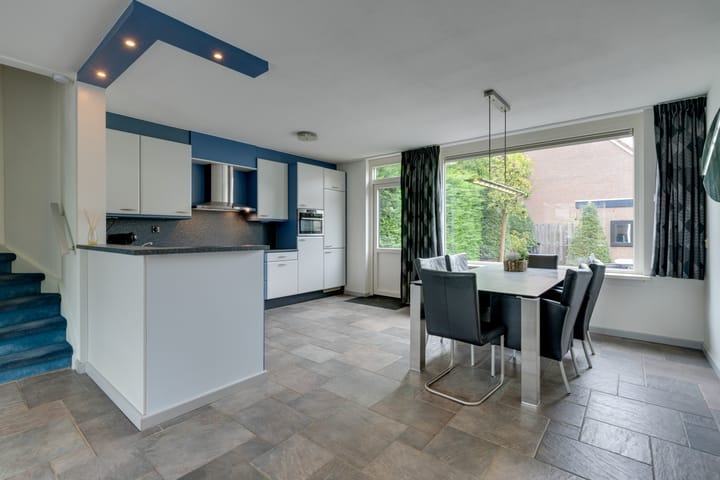 Photo 11 of Zeisstraat 14