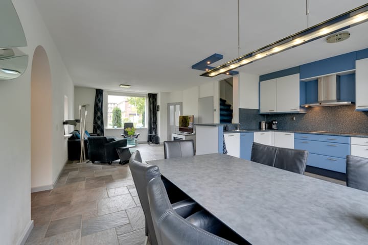 Photo 12 of Zeisstraat 14