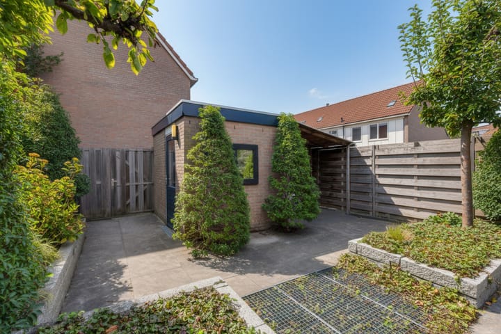 Photo 33 of Zeisstraat 14