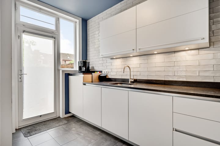 Photo 3 of Waldeck Pyrmontstraat 9