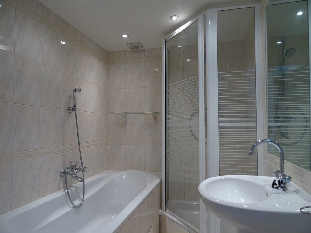 Photo 13 of Diepenbrocklaan 73