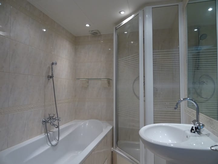 Photo 13 of Diepenbrocklaan 73