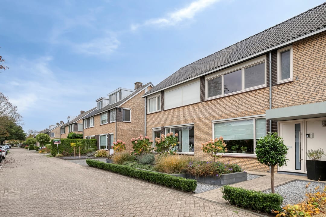 Photo 38 of Aziëlaan 55