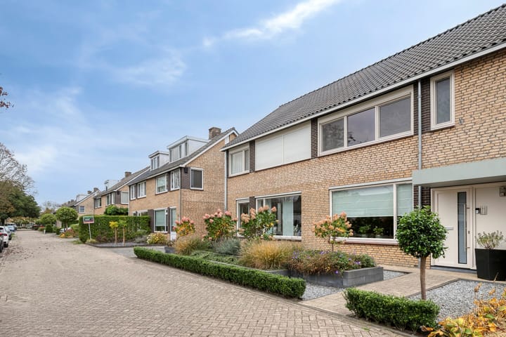 Photo 38 of Aziëlaan 55