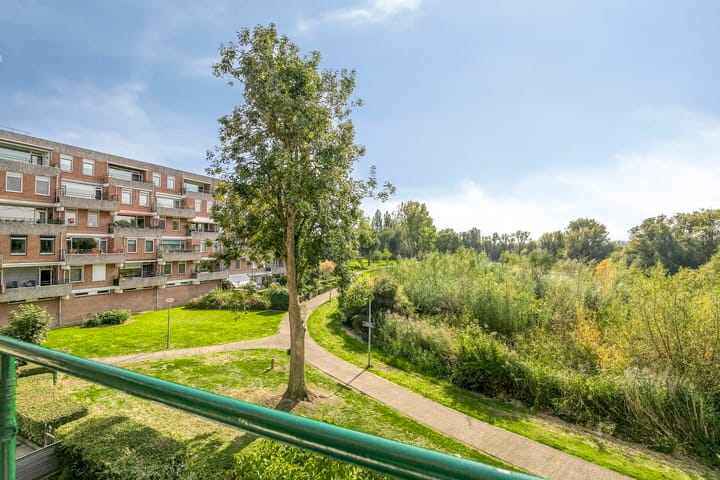 Photo 2 of Haringvlietstraat 191