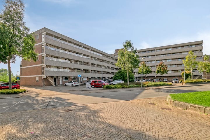 Photo 3 of Haringvlietstraat 191