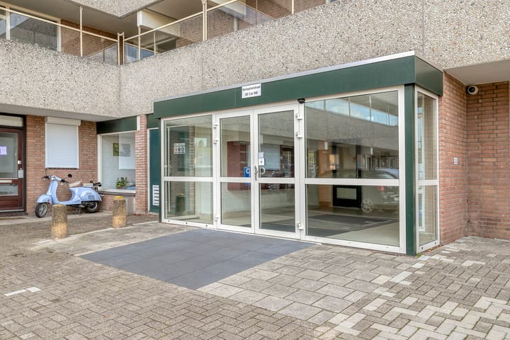 Photo 4 of Haringvlietstraat 191