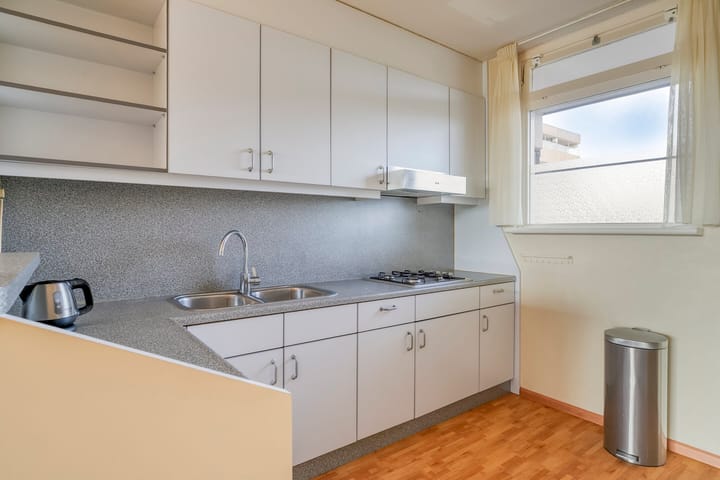 Photo 9 of Haringvlietstraat 191