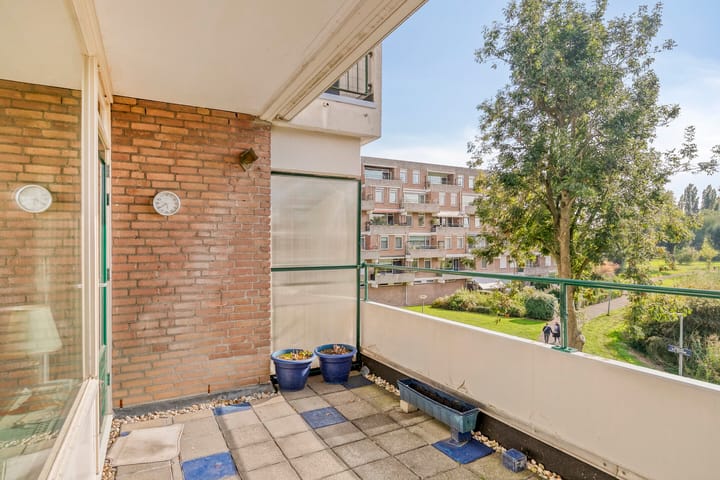 Photo 11 of Haringvlietstraat 191