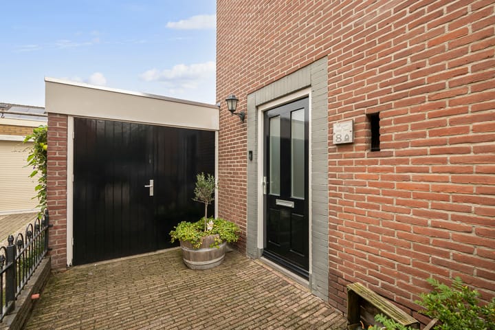 Foto 2 van van den Berghweg 8