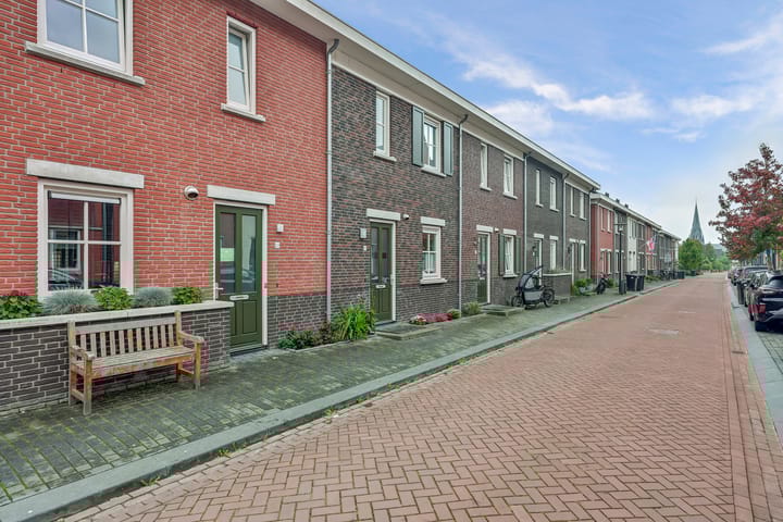 Photo 4 of Begoniastraat 25