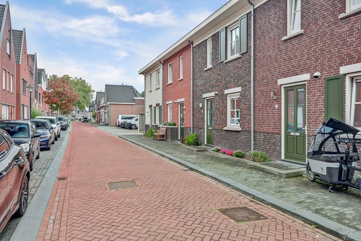 Photo 5 of Begoniastraat 25