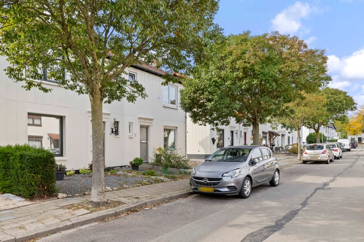 Photo 1 of Dr. Ariënsstraat 26