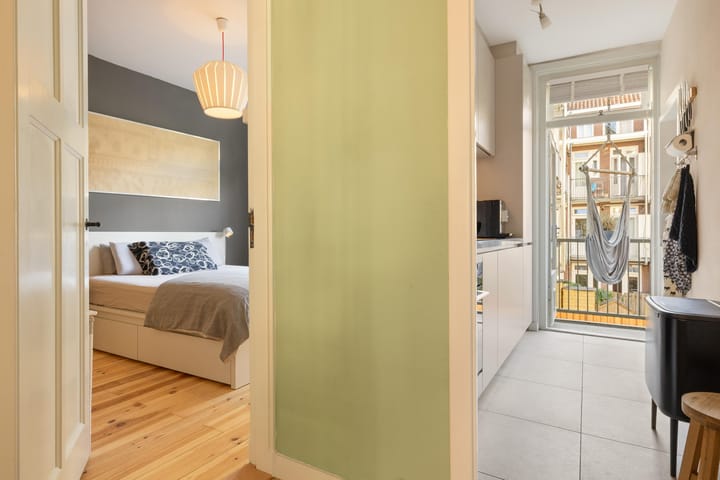 Photo 12 of Stolwijkstraat 62-1