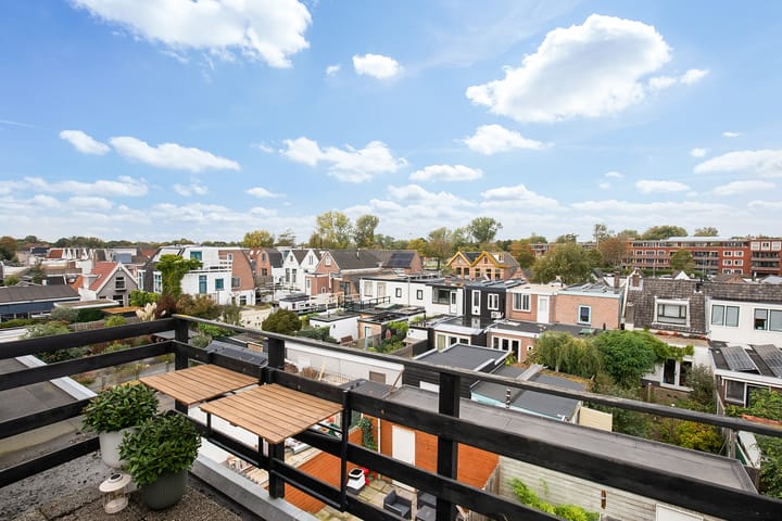 Photo 4 of Kennemerstraatweg 62-B