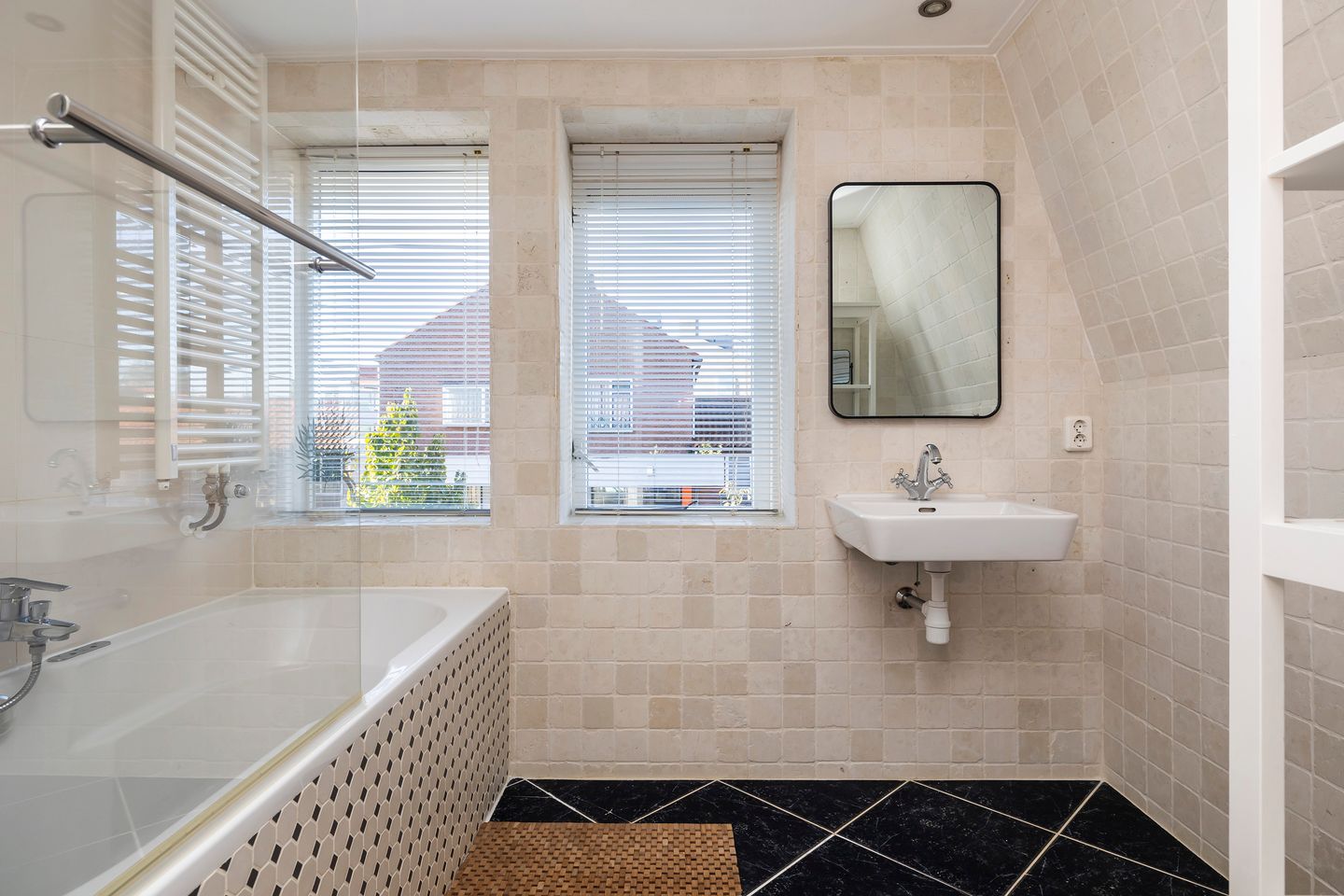 Photo 34 of Woestijgerweg 128