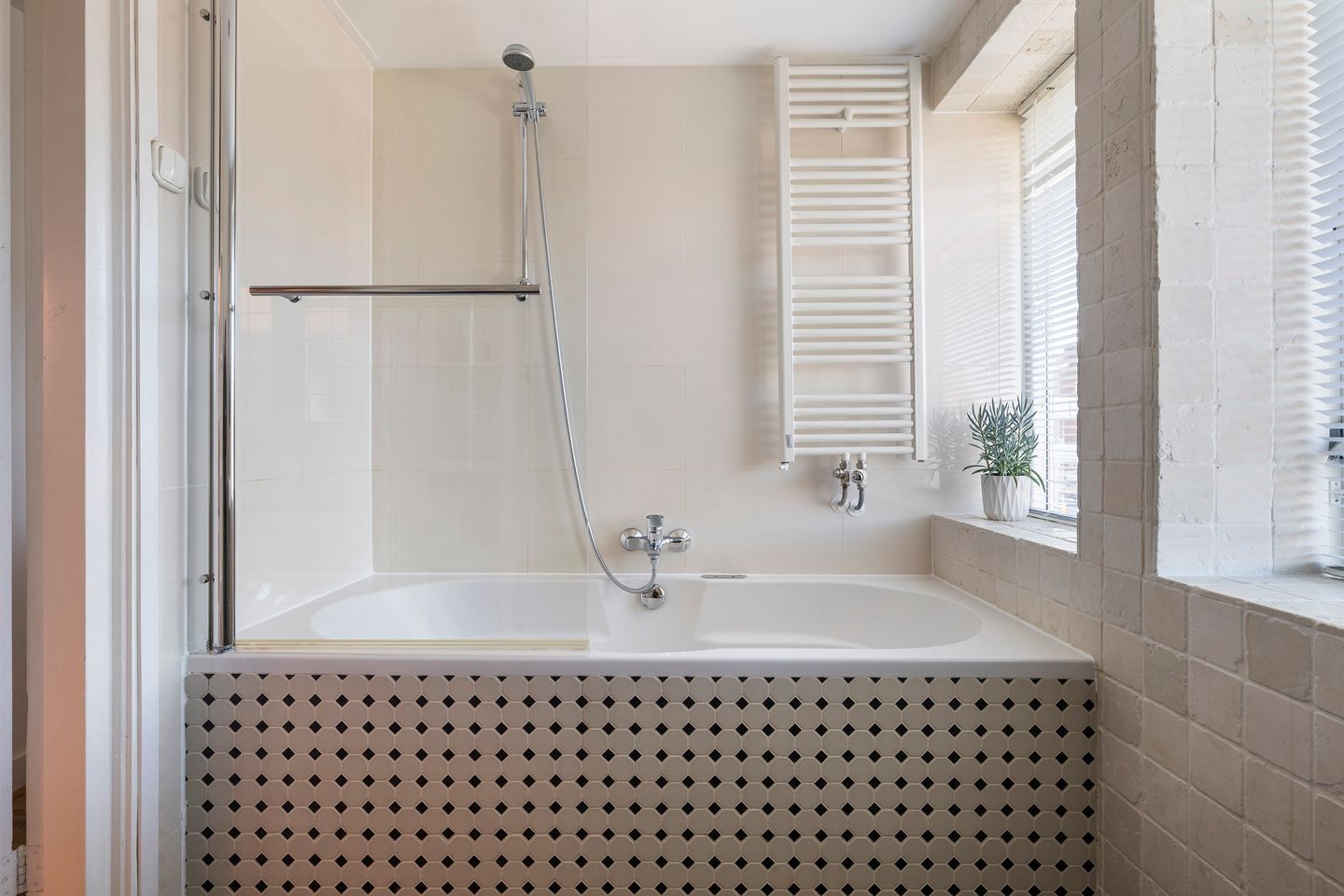 Photo 35 of Woestijgerweg 128