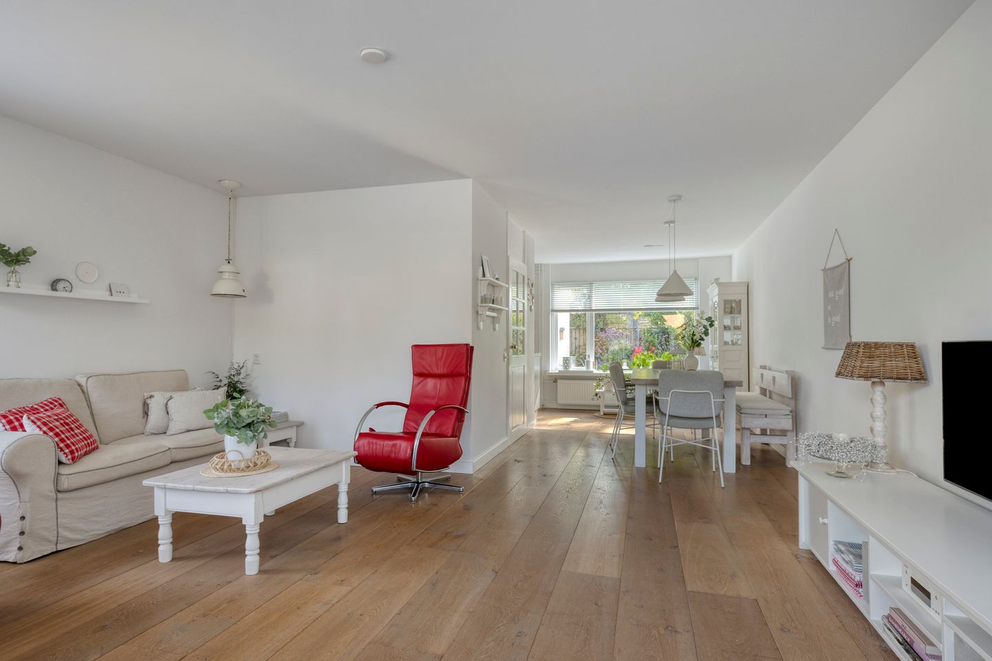 Foto 10 van Alpenkraai 57