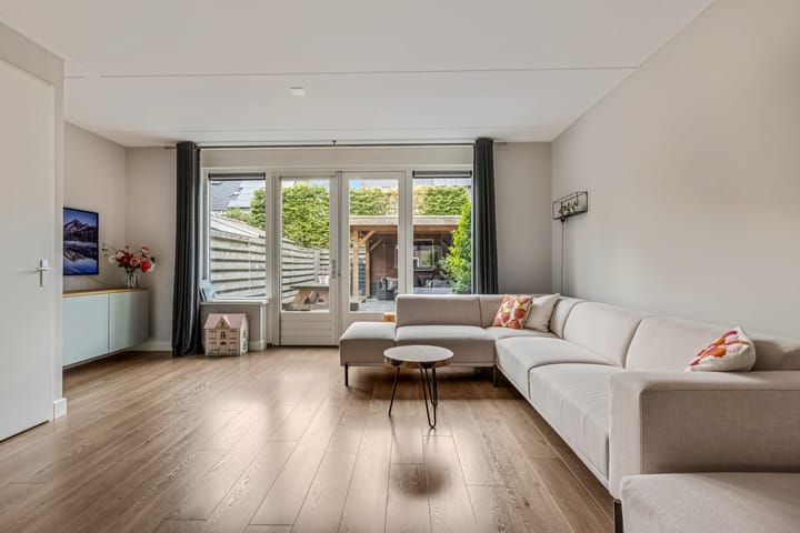 Foto 10 van Esdoornlaan 25