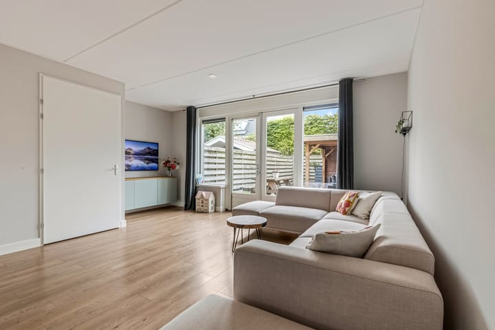 Foto 11 van Esdoornlaan 25