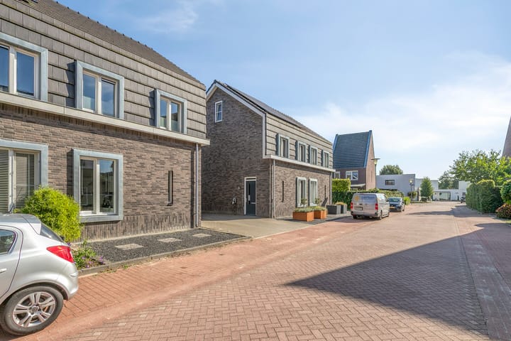 Photo 3 of Sperwerstraat 6