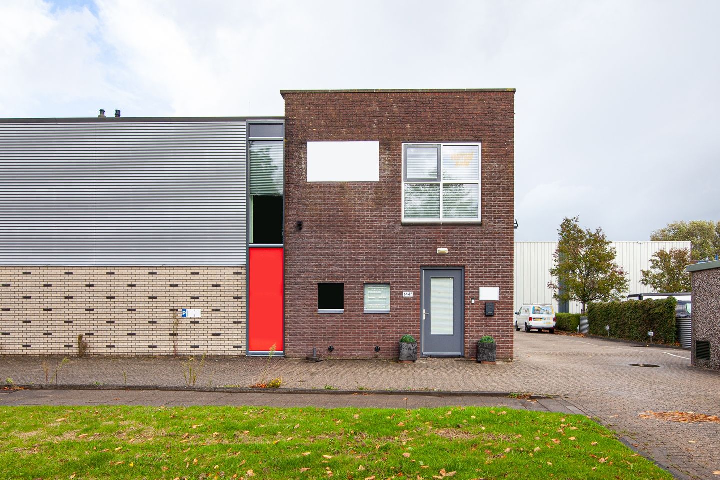 View photo 2 of Coenecoop 144-a