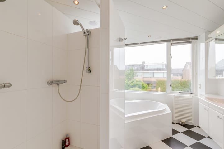 Photo 21 of Jan Azn. Leeghwaterstraat 10