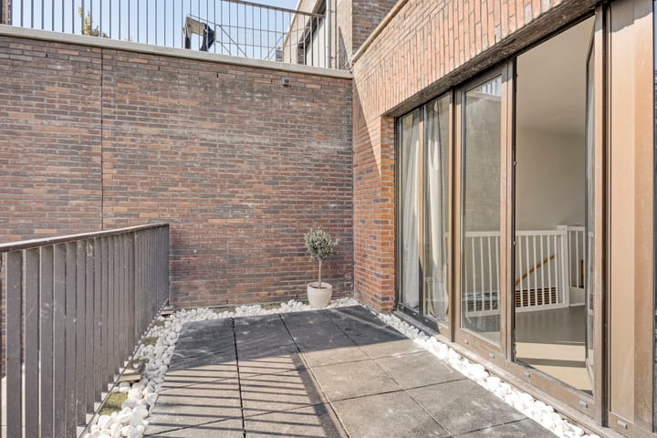 Photo 32 of Bert Haanstrakade 142-A