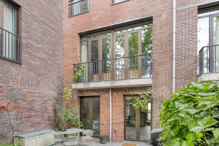 Photo 33 of Bert Haanstrakade 142-A