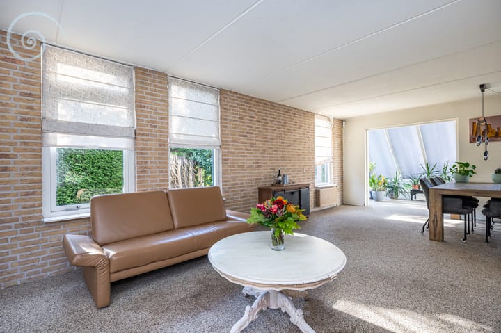 Photo 9 of Burgemeester Overdorpstraat 36