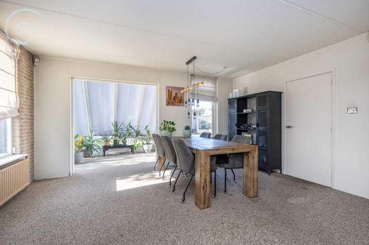 Photo 13 of Burgemeester Overdorpstraat 36