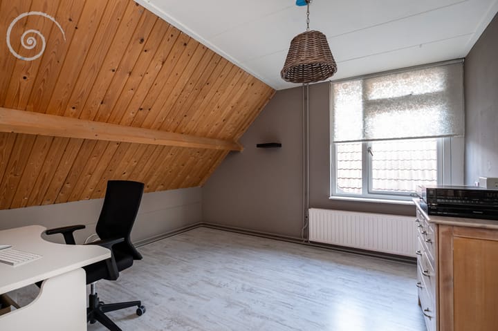 Photo 21 of Burgemeester Overdorpstraat 36